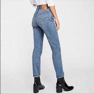 Light Levi’s wedgies